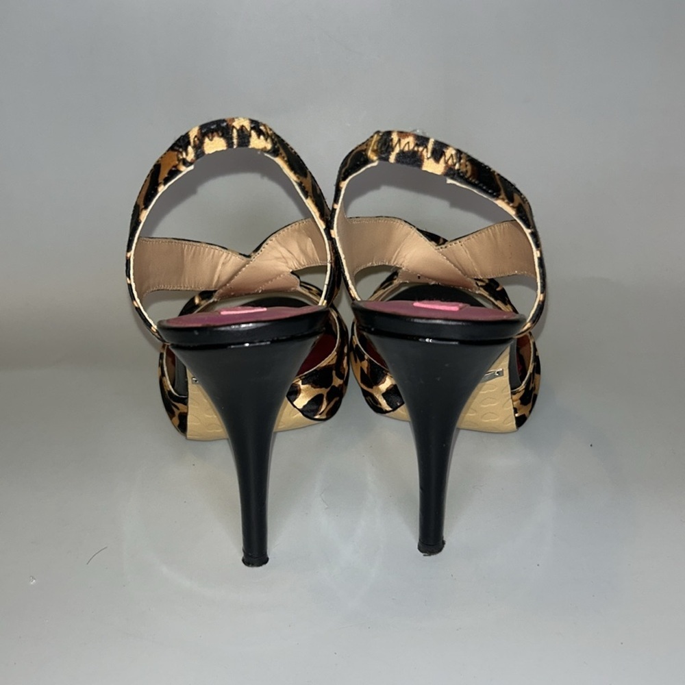 Betsey Johnson satin leopard print sling back heeled sandals - Picture 4 of 8